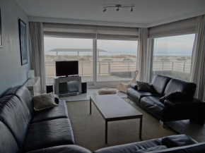Seasight A4 located directly on the beach